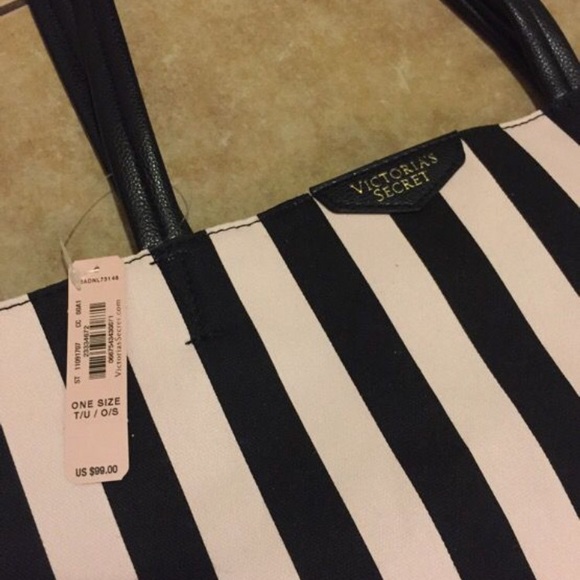 Victoria’s Secret huge weekender bag & clutch - Picture 4 of 5